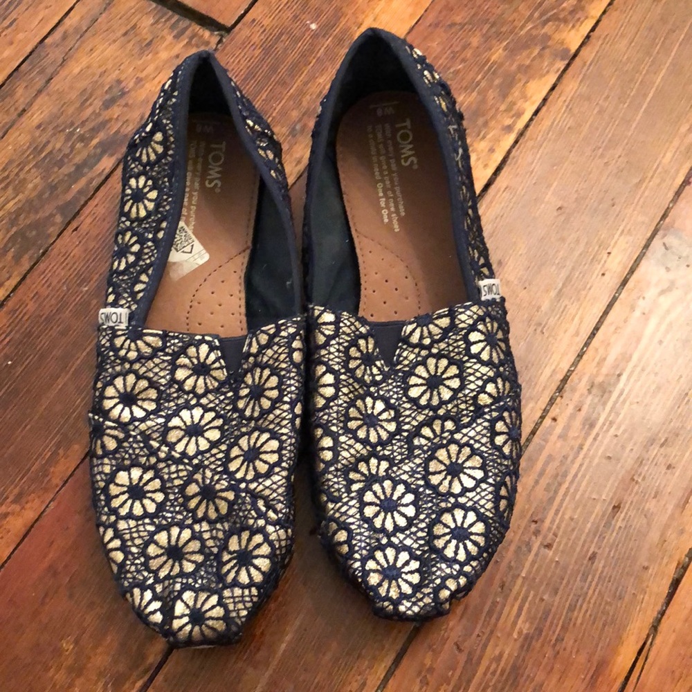 Navy and gold toms- never worn!